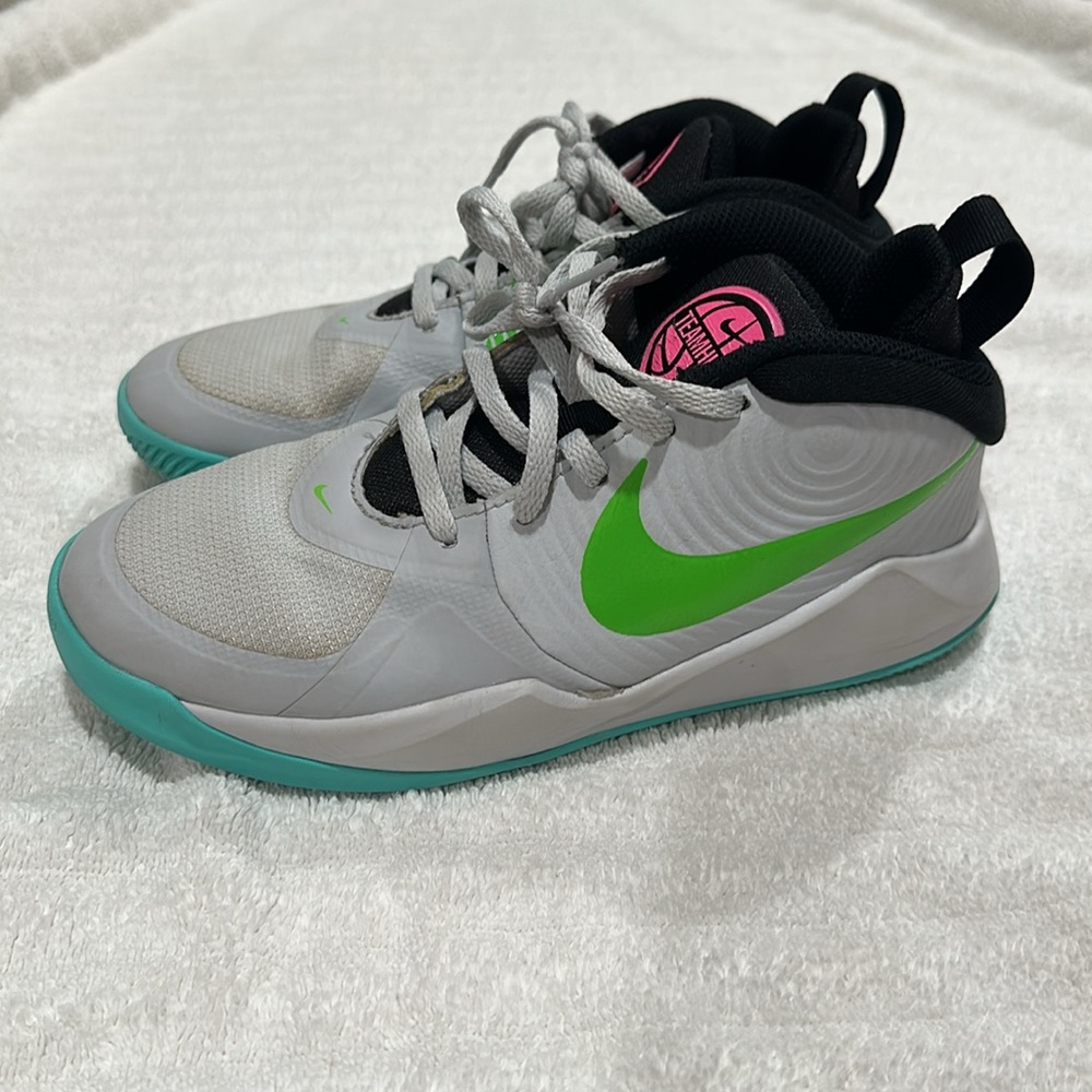 Kids Nike basketball shoes size 3.5